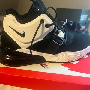 Size 10 Nike Basketball Shoes (Men’s)